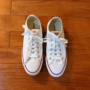 Women's white converse Size US 7